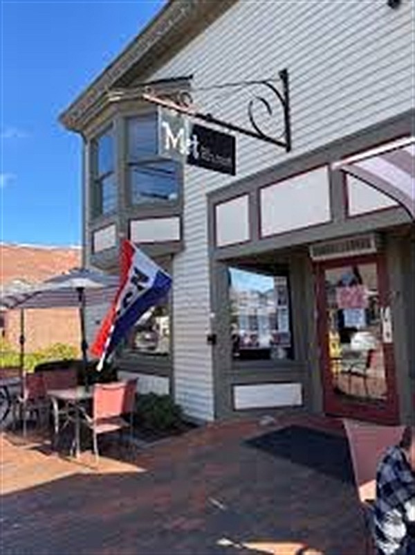 The Met Coffee House & Fine Art Gallery on Main Street, Freeport