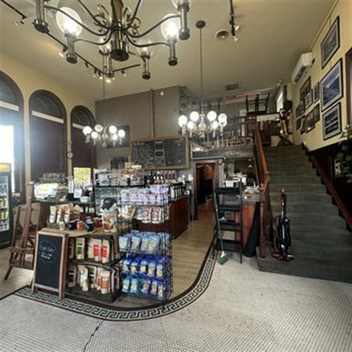 Inside The Met Downtown in North Conway