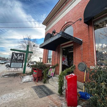 The Met Downtown on White Mountain Highway in North Conway