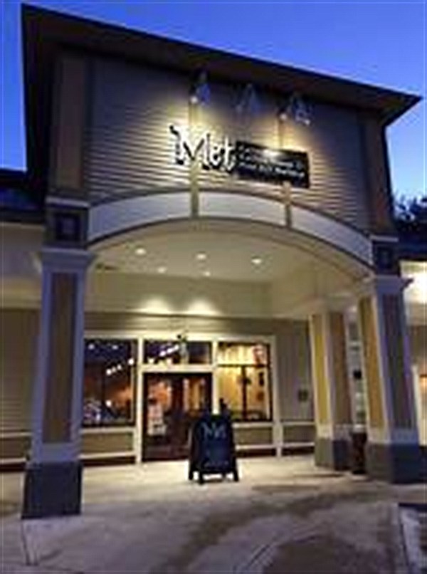 The Met at Settlers Green café exterior